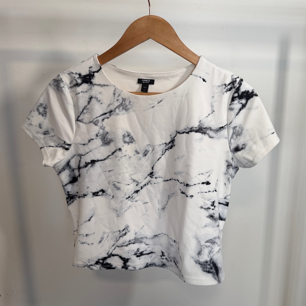 Marble Body Contour Short Sleeve Top